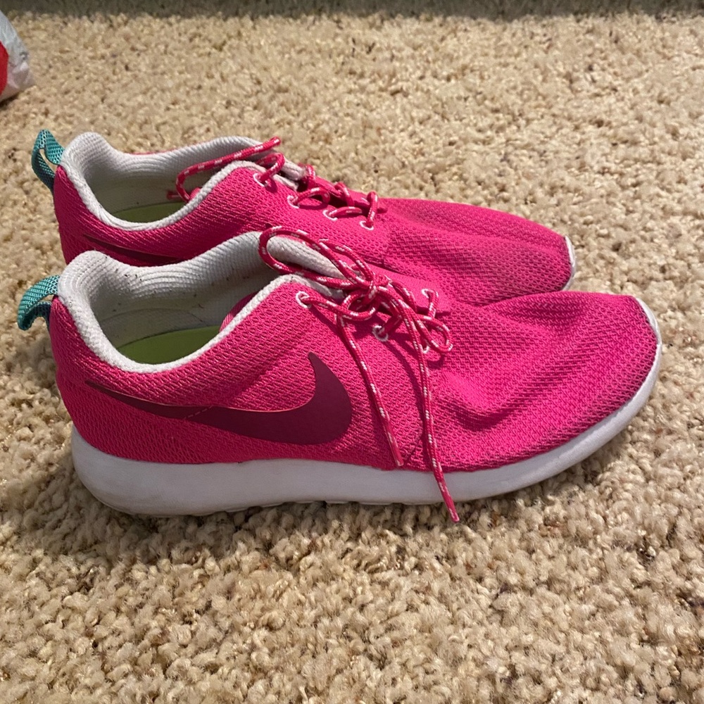 Nike tennis shoes